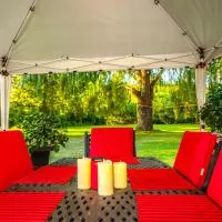 Nature Oasis Bar Room, hotel u gradu 'Dundas'