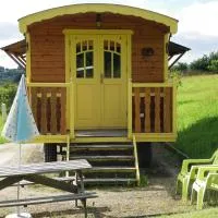 Les Roulottes des Korrigans, hotel u gradu Brasparts
