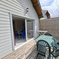Cottage Rembrandt، فندق في Chaveignes