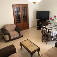 Entire 3 bed rooms Apartment with Private wc !, hotel v mestu Samouco