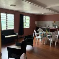 Faatiarau Lodge Bungalow، فندق في فار