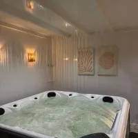 Wellness Studio Tiel met sauna en jacuzzi, hotell i Tiel