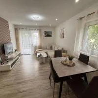 Avens Ferienwohnung mit zwei Schlafzimmer, Hotel in Burgrieden