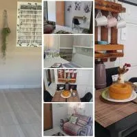 Apartamento elegante a 1km do centro de Aracruz wifi gratuito garagem hacht cozinha equipada totamente individual, hotelli kohteessa Aracruz