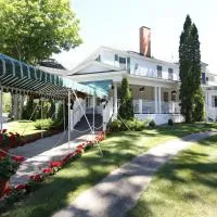 Colonial Inn Harbor Springs, готель у місті Гарбор-Спрінґс