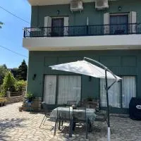 Kanarinia Guesthouse, готель у місті Кала-Нера