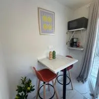 Studio Proche Gare, Centre ville, hotel din Agneaux
