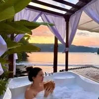 Beachfront Luxury Dome Villas - Gamat Bay Resort, hotel v destinácii Nusa Penida