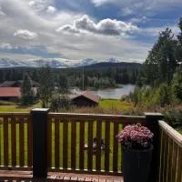 Hildas Hus with river view and spa, hotel di Sarna