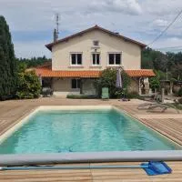 Gîte des chardreaux, hotel en Marval