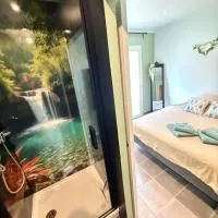 La Cascade, hotel i Sahurs