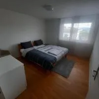 Zimmer 1, Haus der Begegnung, hotel en Goldingen