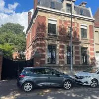 Chambres dans maison de centre ville, hotel en Douai
