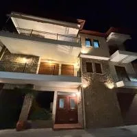 STRAVOS-PLATANOS apartement – hotel w mieście Nausa
