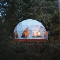North Cascades Glamping with Hot-tub and Outdoor Kitchen, hotel a Rockport
