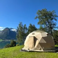 Vollsnes Glamping, hotel v destinaci Stryn
