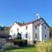 Apartmán pod kostelem โรงแรมในNové Hamry
