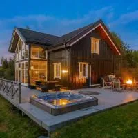 Villa Heidi · Mjøsa-utsikt · Jacuzzi Badstu · 30 min OSL, hotel sa Ulven
