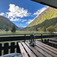 Alpine magic for the whole family near Zermatt with parking!, hotelli kohteessa Täsch