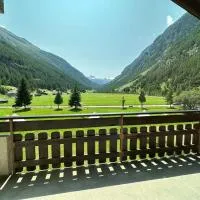 Mountain Majesty Apartment with Stunning Views, hotelli kohteessa Täsch