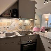 Sky & Sand Homes Wattläufer I Nordsee-Auszeit im Reetdachanwesen mit Parkgarten, hotel poblíž Letiště St Peter-Ording - PSH, Sankt Peter-Ording