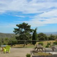 Au Cammazou - Vue panoramique avec piscine en été, hotel din Villanière