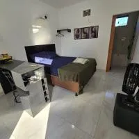 Flat completo a 10 minutos de vários espaços de festa, Hotel in Aparecida de Goiânia