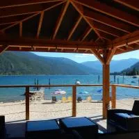 Beach front cabin near Nelson, BC, hotel a Nelson