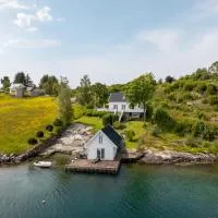 Sommerhytte med utsikt og båt, hotelli kohteessa Hauge