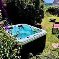 Ruhe & Erholung im Grünen! Mediterranes Landhaus-Apartment mit Jacuzzi für bis zu 4 Personen – hotel w mieście Merchweiler