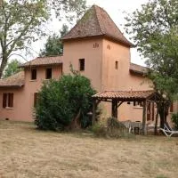 Tour des hirondelles, hotel Écuras városában
