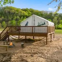 Glamping Tent/Red River Access/2 Queen Beds, hotel sa Stanton