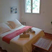 Chez Dominique et Jean-Louis - Logement T2 50m2: Tourves şehrinde bir otel