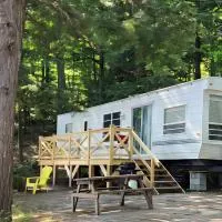 Lakefront RV Cottage in Parry Sound #3, viešbutis mieste Pari Saundas