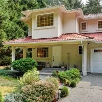 Riverside Bliss Cozy Beds, Fireplace and Gbit WiFi, hotel sa North Bend