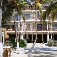 Noah Beach Hotel & Suites, hotel en Mahahual