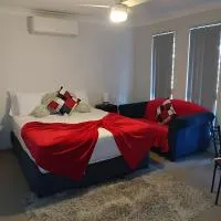 BLK Stays Guest House Deluxe Units Morayfield, khách sạn ở Morayfield