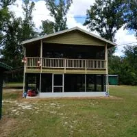 Rustic River Cabin, hotel sa Branford