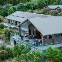 Timber Trail Lodge: Waimiha şehrinde bir otel
