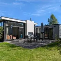 Modern Family Holiday home with Garden in AMSTERDAM - 6 people, hotel u gradu Halfweg
