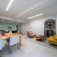 Front Lake Como - 3 Bedrms with AC, Free Parking and Wifi, hotel en Olginate