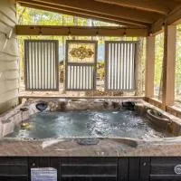A Bear Lair - Hot Tub - Mountain & Sunset Views, hotel di Mentone