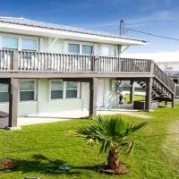 C'est Bon Across from UTV Entry Point! Sleeps 13!, hotel i Grand Isle