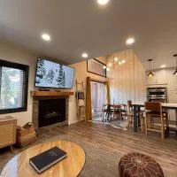 MSRC108 - Cozy Mtn Condo - Hot Tub - Walk to Canyon Lodge, отель в Маммот-Лейксе