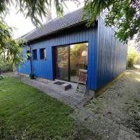 Blaues Haus - kleinere Doppelhaushälfte in Stadtkernnähe mit traumhaftem Bad und Küche, ξενοδοχείο σε Neukirchen-Vluyn