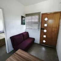 Kitnet in the center of Poá - 8 minutes on foot from the station, hotel u gradu Poá