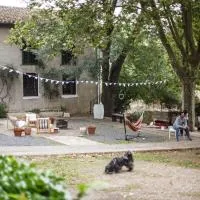 Domaine Castelnaut chambres et gîte de groupe – hotel w mieście Laroque-de-Fa