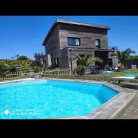 Belle Maison bois avec piscine proche de la plage, hotell sihtkohas Landéda