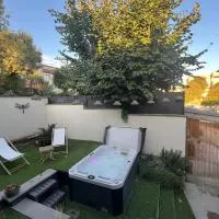 Suite 60m2 au calme avec SPA à Montélimar parking privé à 2 pas du centre ville, hotel a Montélimar