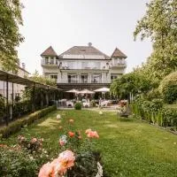 Seehotel Hubertushof, hotelli kohteessa Velden am Wörthersee